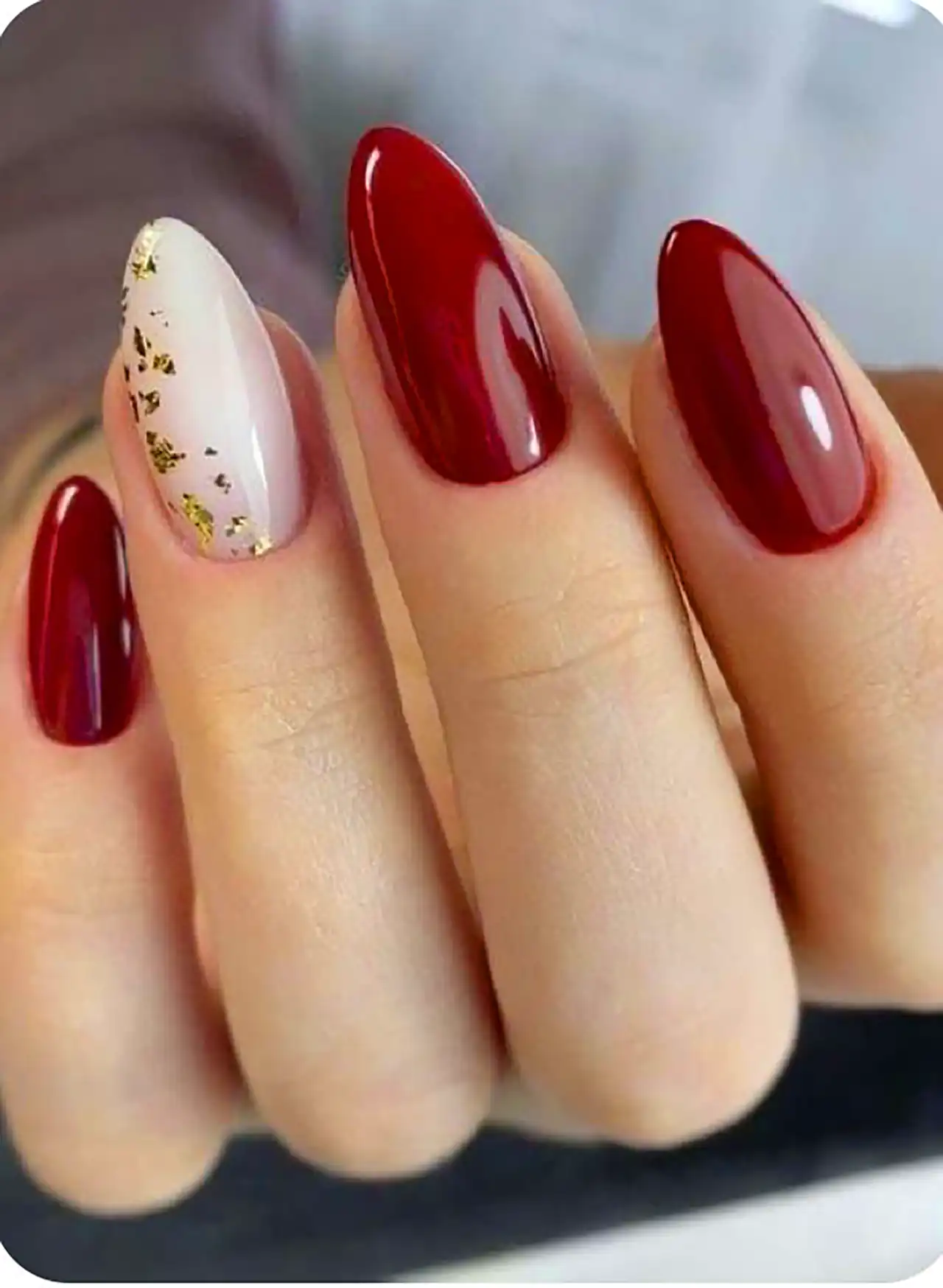 کاشت ناخن با رنگ گیلاسی