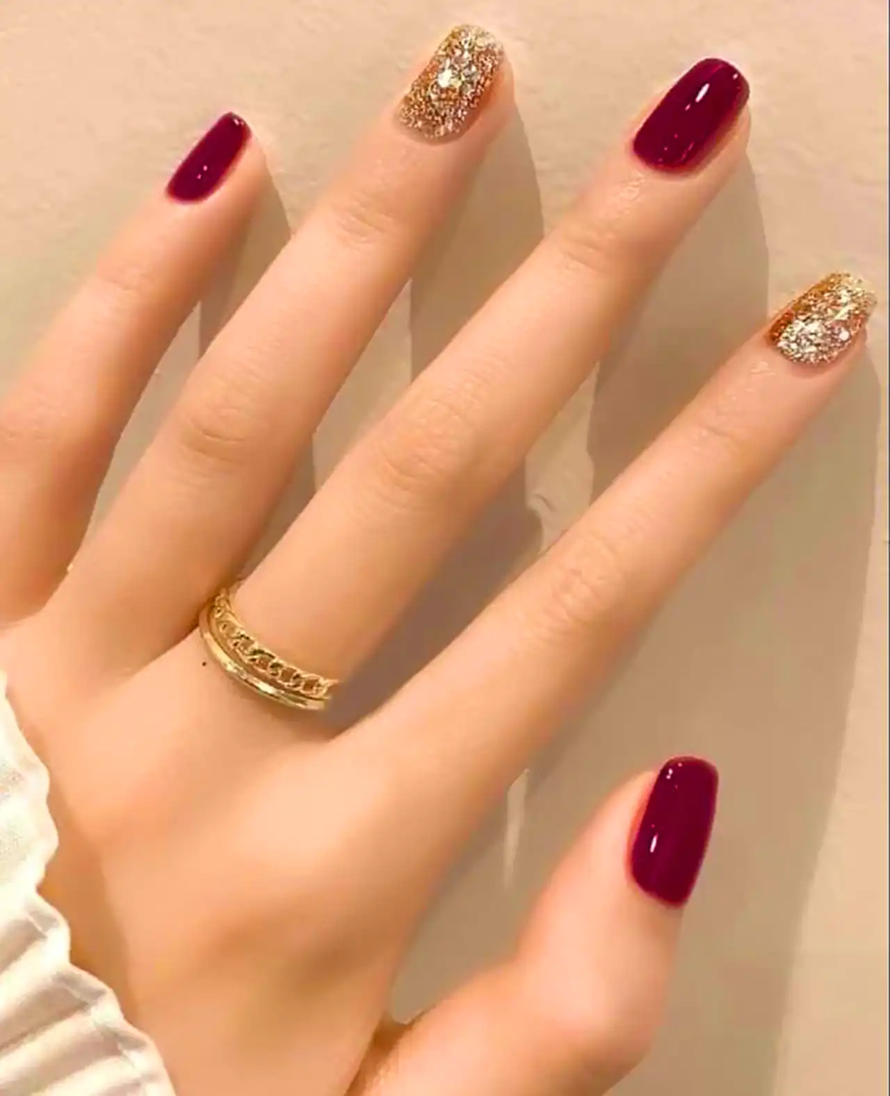 کاشت ناخن با رنگ گیلاسی