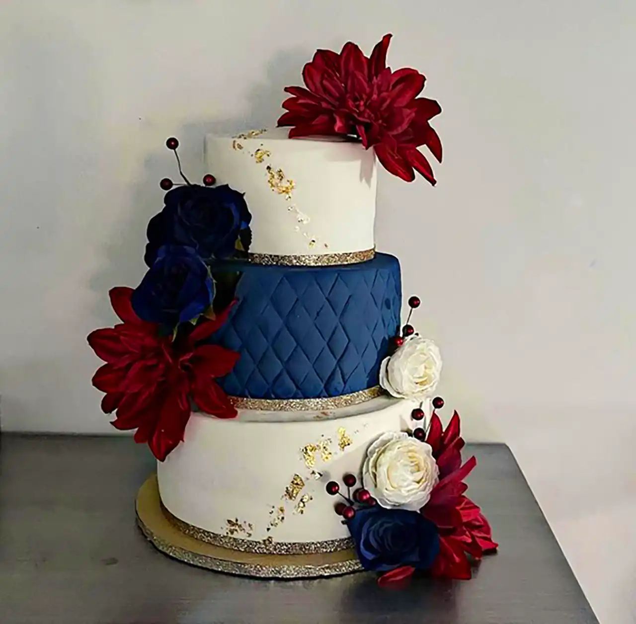 کیک برای مراسم عقد با تم آبی