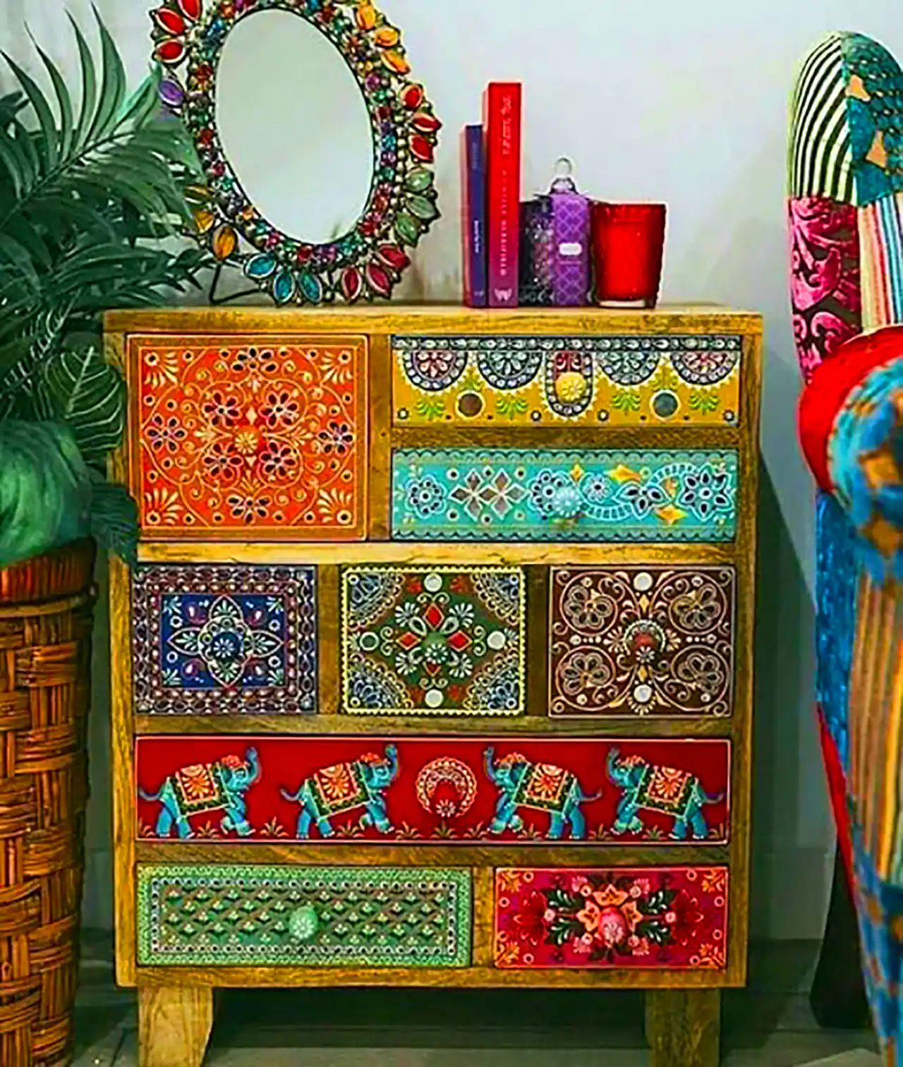 کمد چوبی با طرح چهل تکه