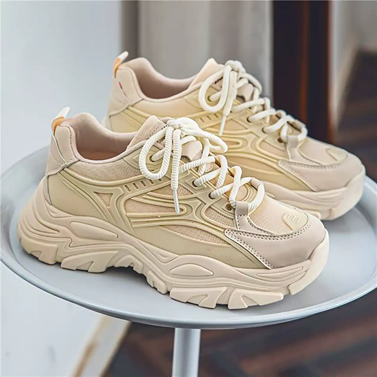 کتونی لوکس کرمی