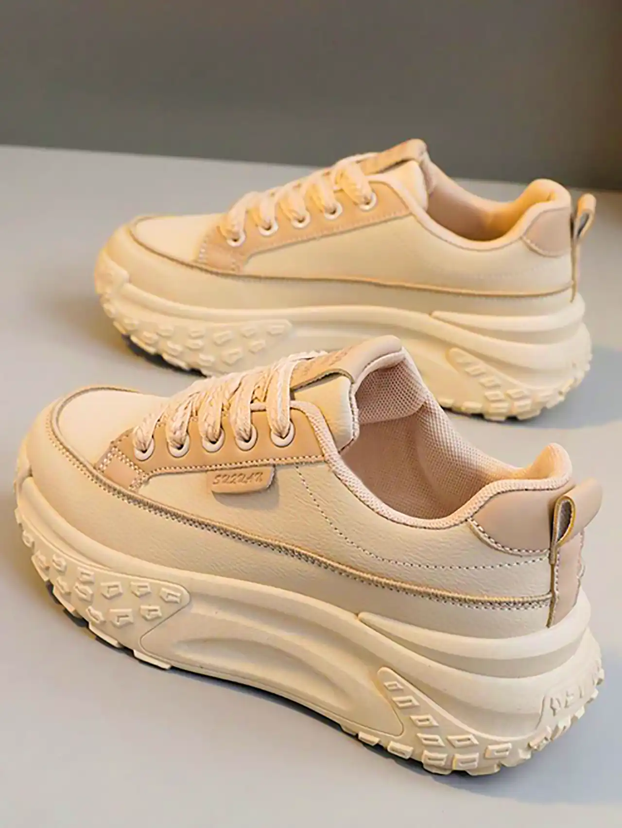 کتونی لوکس کرمی