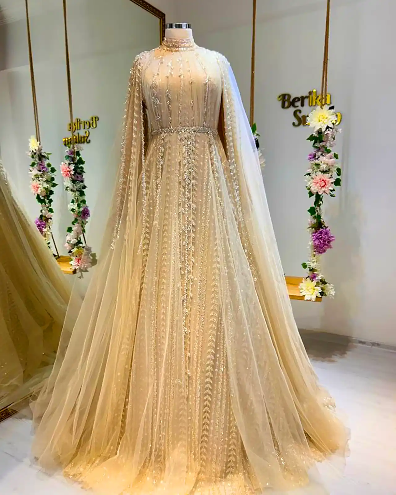 لباس عروس شنل دار ساده