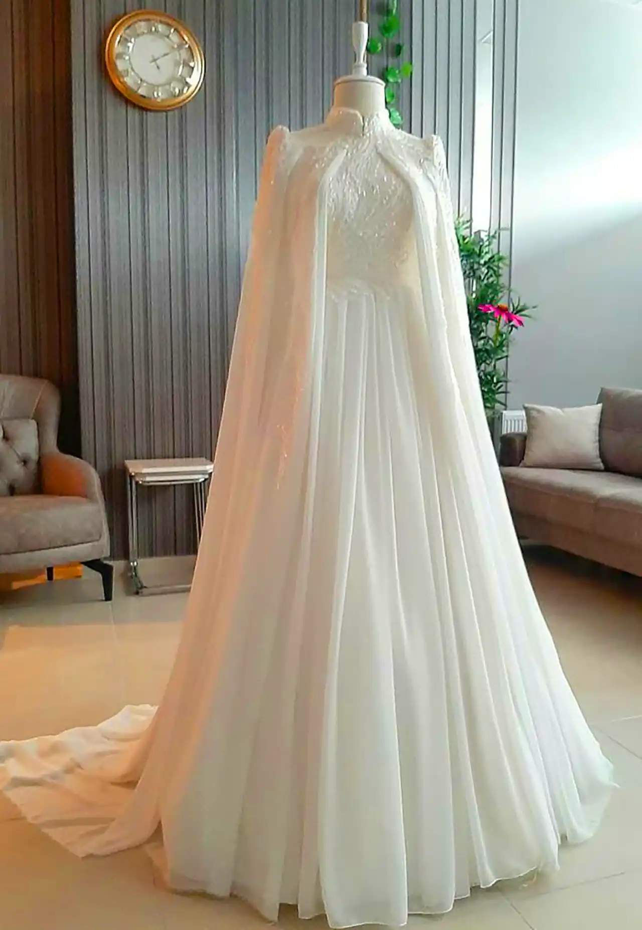 لباس عروس شنل دار ساده