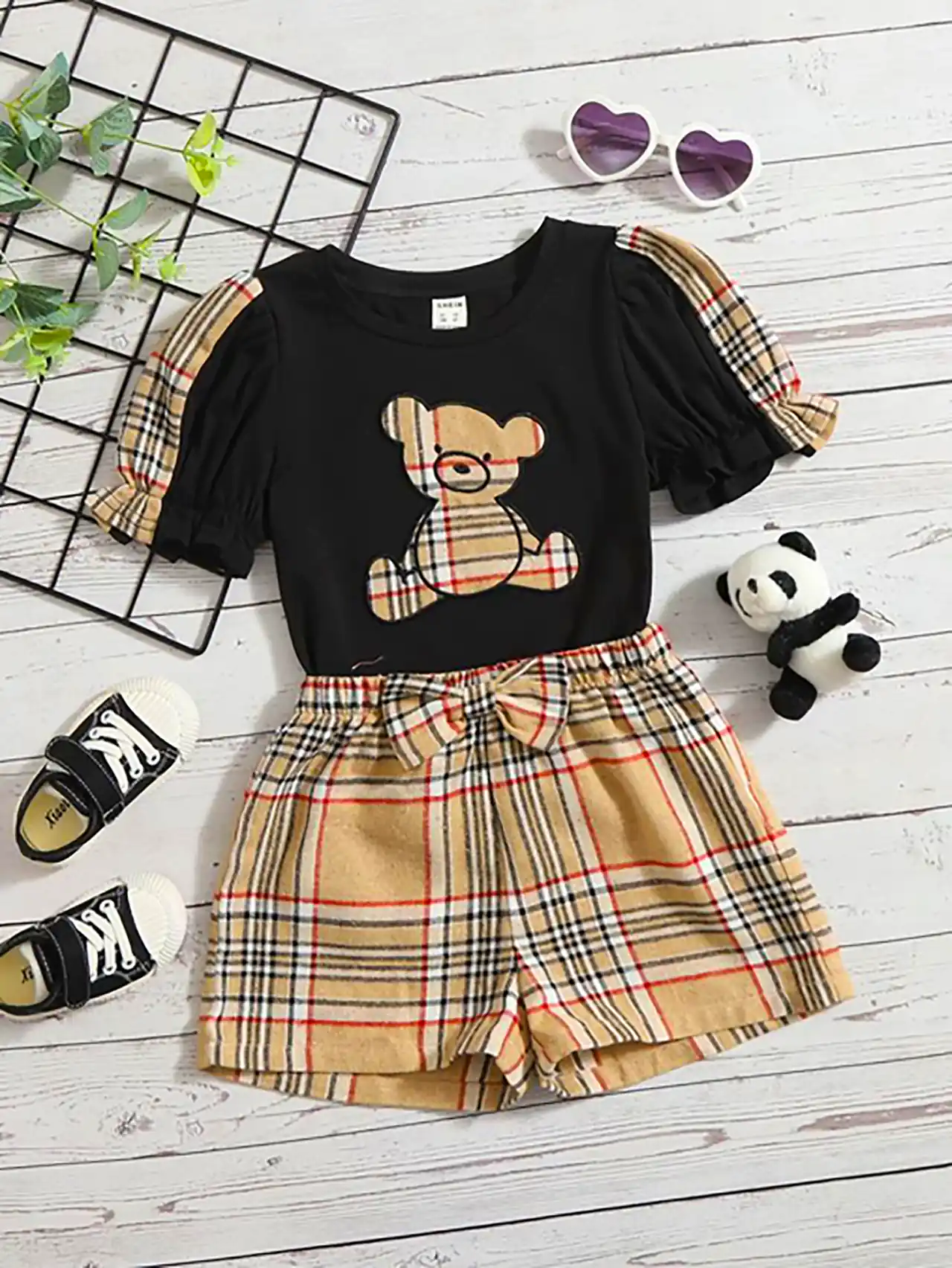 لباس بچگانه با طرح بربری 