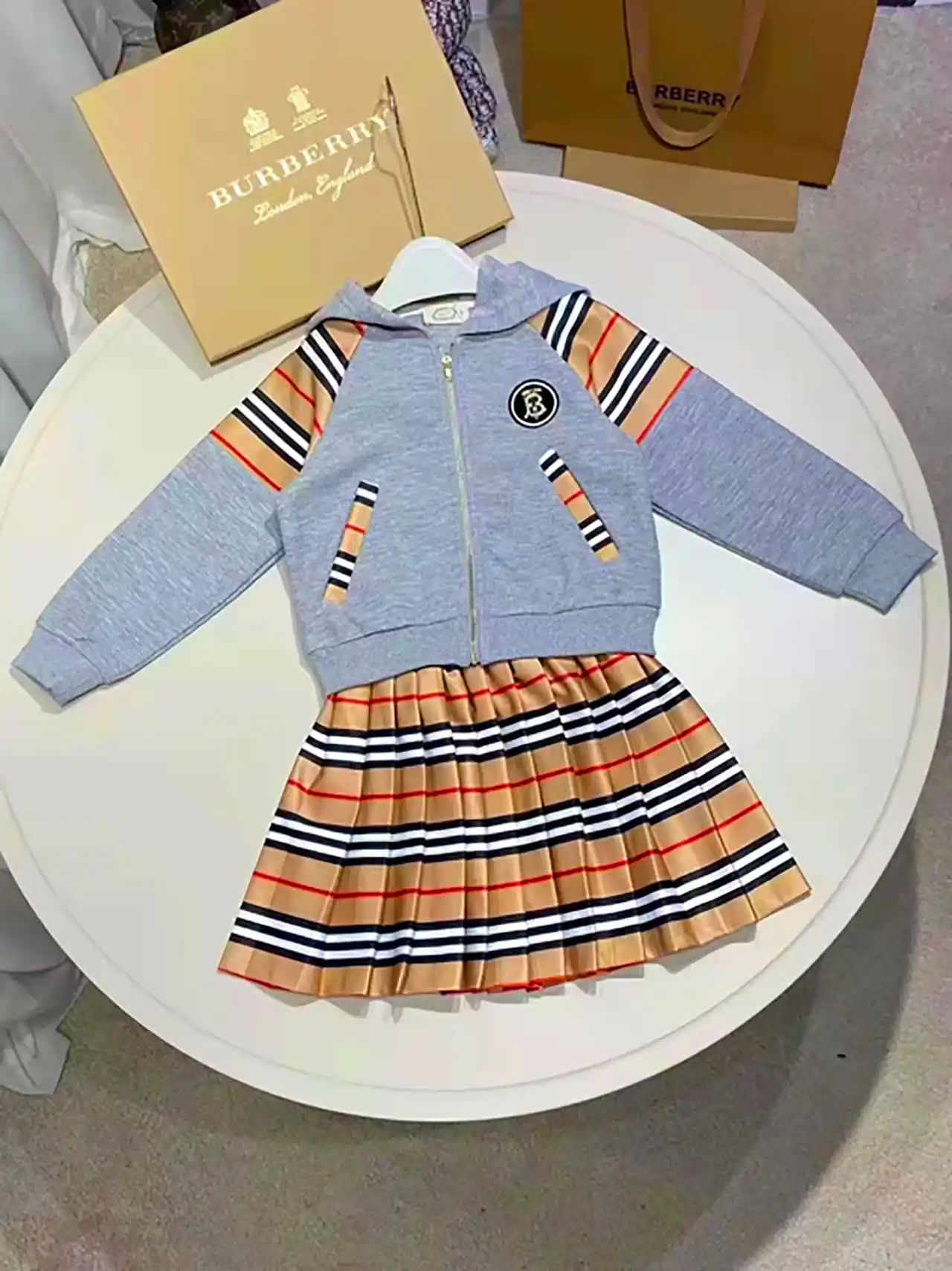 لباس بچگانه با طرح بربری 