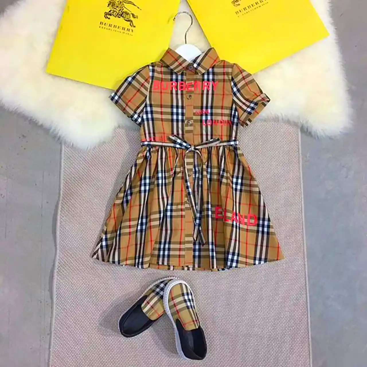 لباس بچگانه با طرح بربری 