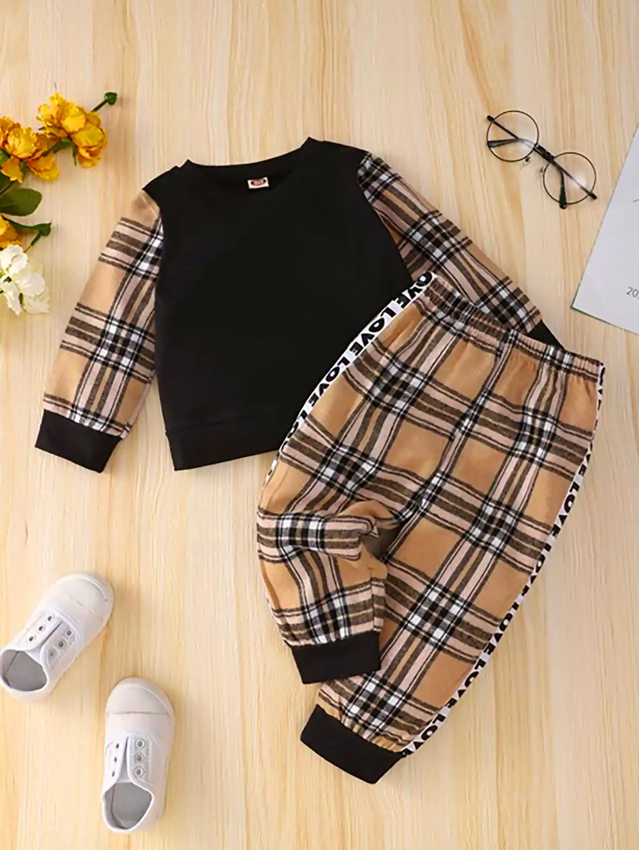 لباس بچگانه با طرح بربری 