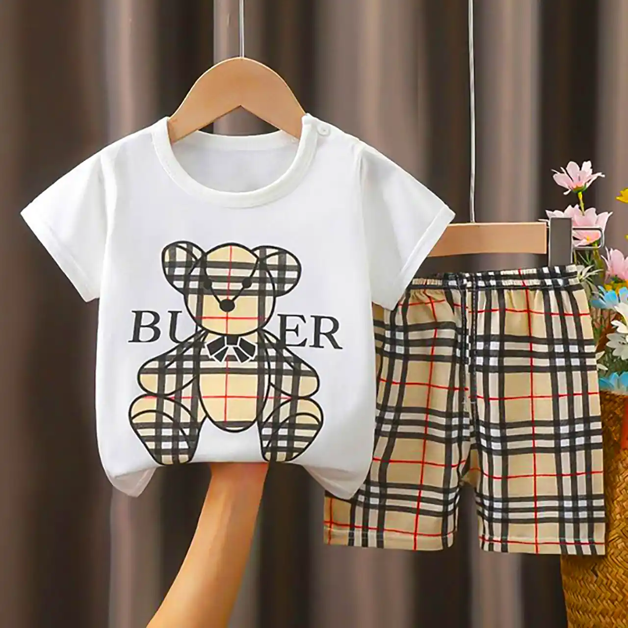 لباس بچگانه با طرح بربری 