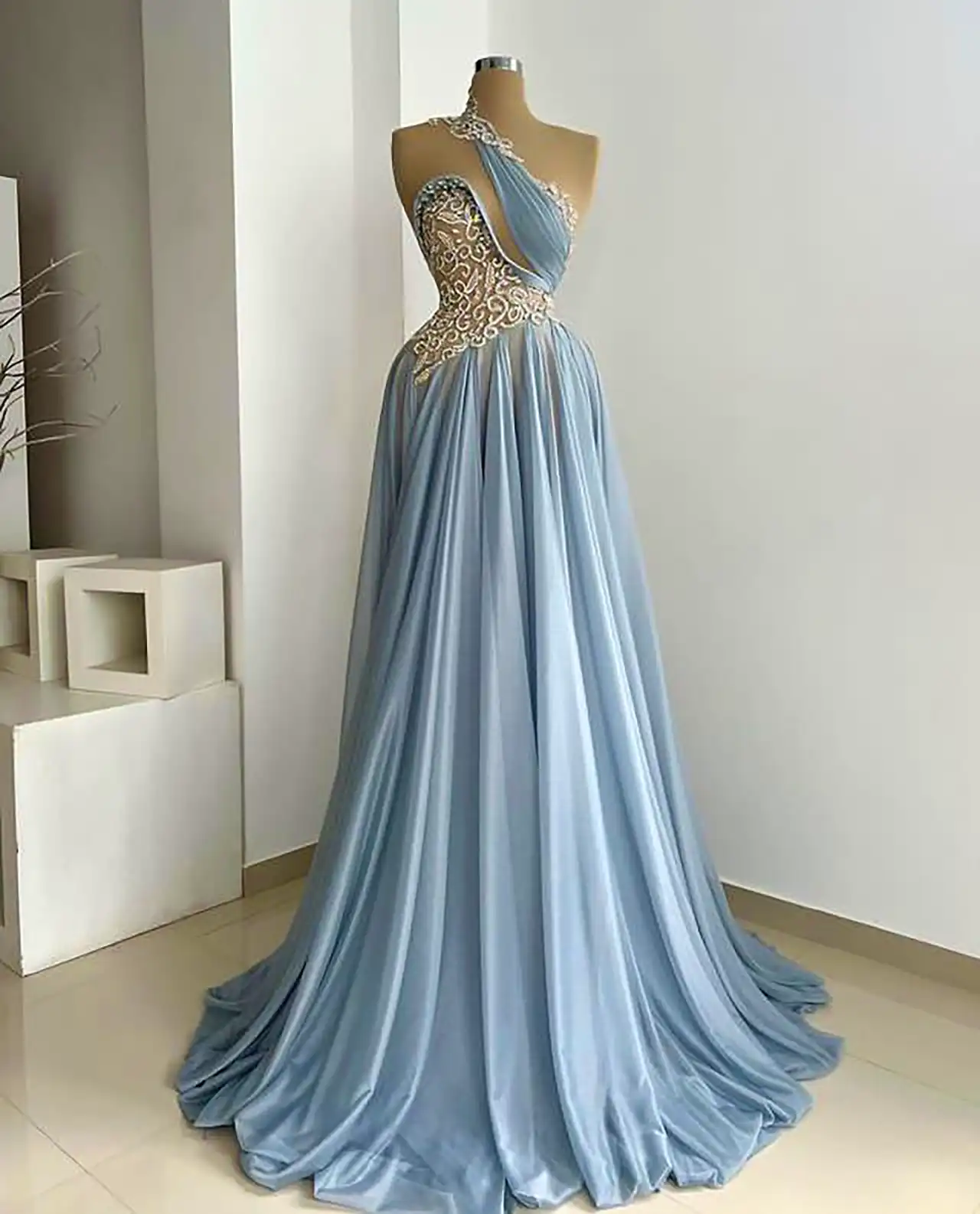 ماکسی مجلسی برای تالار