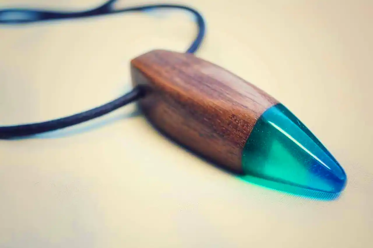 مدل گردنبند با طرح رزین