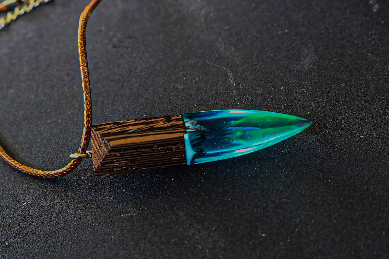 مدل گردنبند با طرح رزین