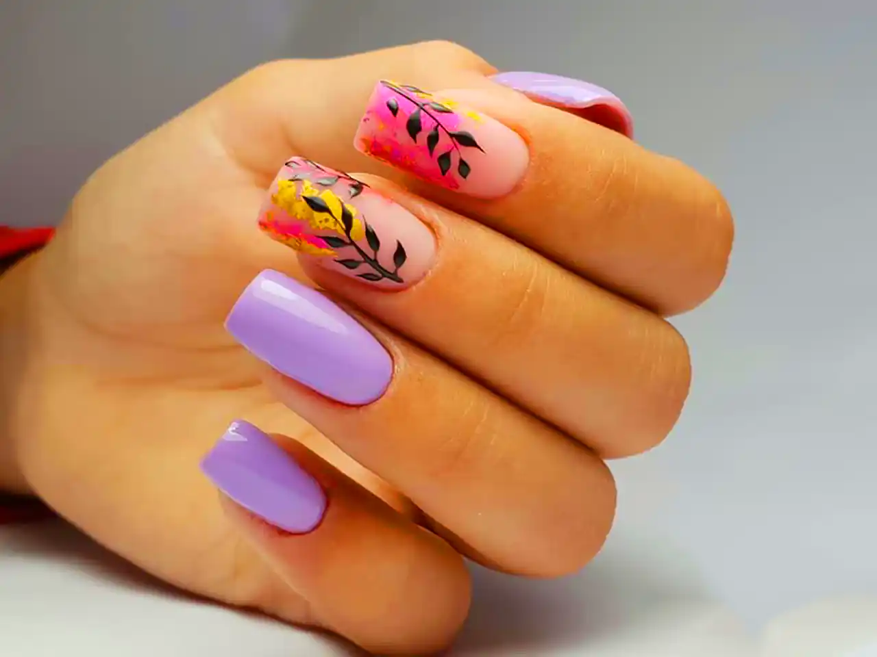 مدل ناخن با دیزاین برگ زیتون 