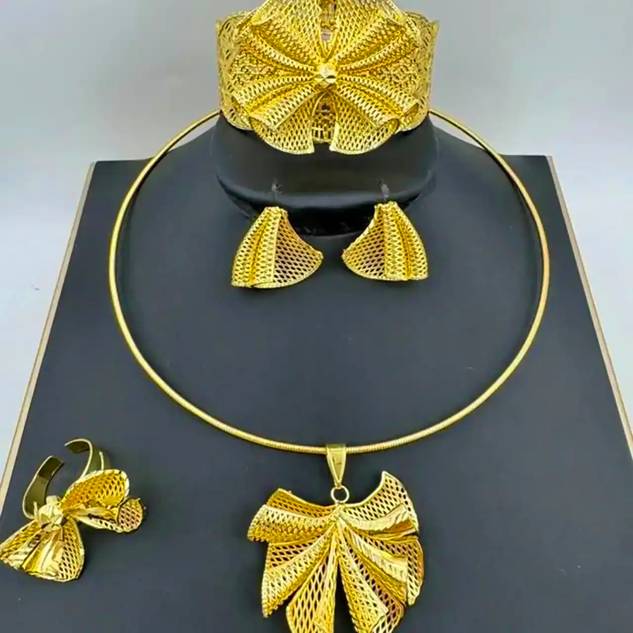 مدل سرویس طلا اجرت بالا