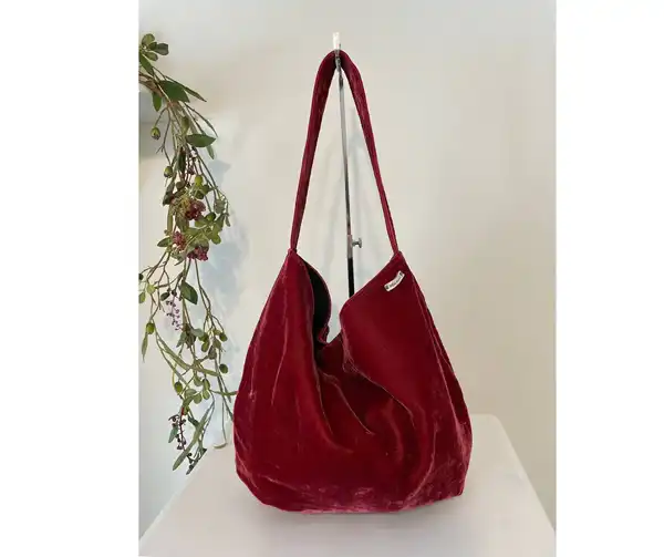 مدل کیف پارچه ای مخمل + درخشش استایل شما با مدل کیف پارچه ای مخمل