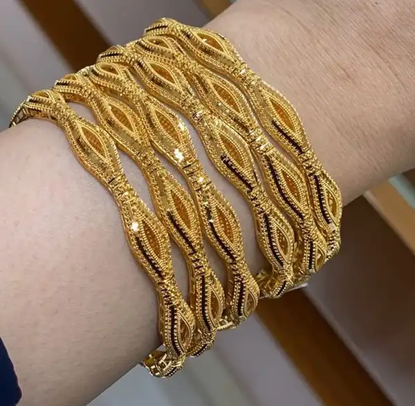 مدل النگو اماراتی + برق طلای خاص با طرح های ظریف و جذاب اماراتی