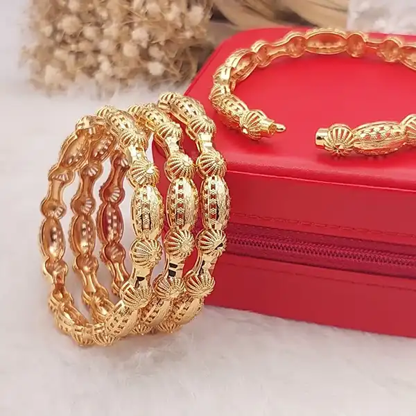 مدل النگو اماراتی + برق طلای خاص با طرح های ظریف و جذاب اماراتی