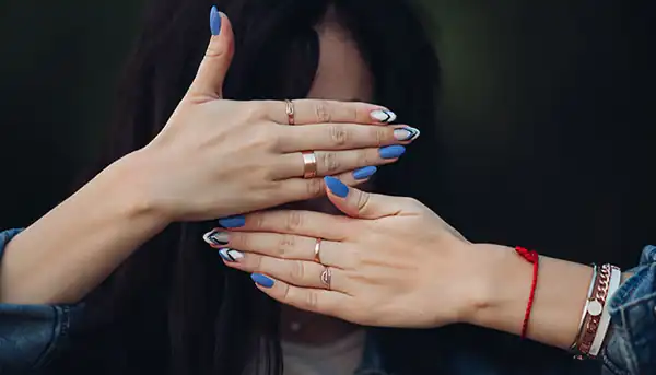 تعبیر خواب موی دست زن + برای زن متاهل و باردار و دختر مجرد و از دید مولف