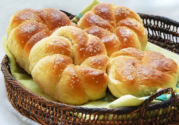 تعبیر خواب نان خوردن چیست + برای زن متاهل و باردار و دختر مجرد و از دید مولف