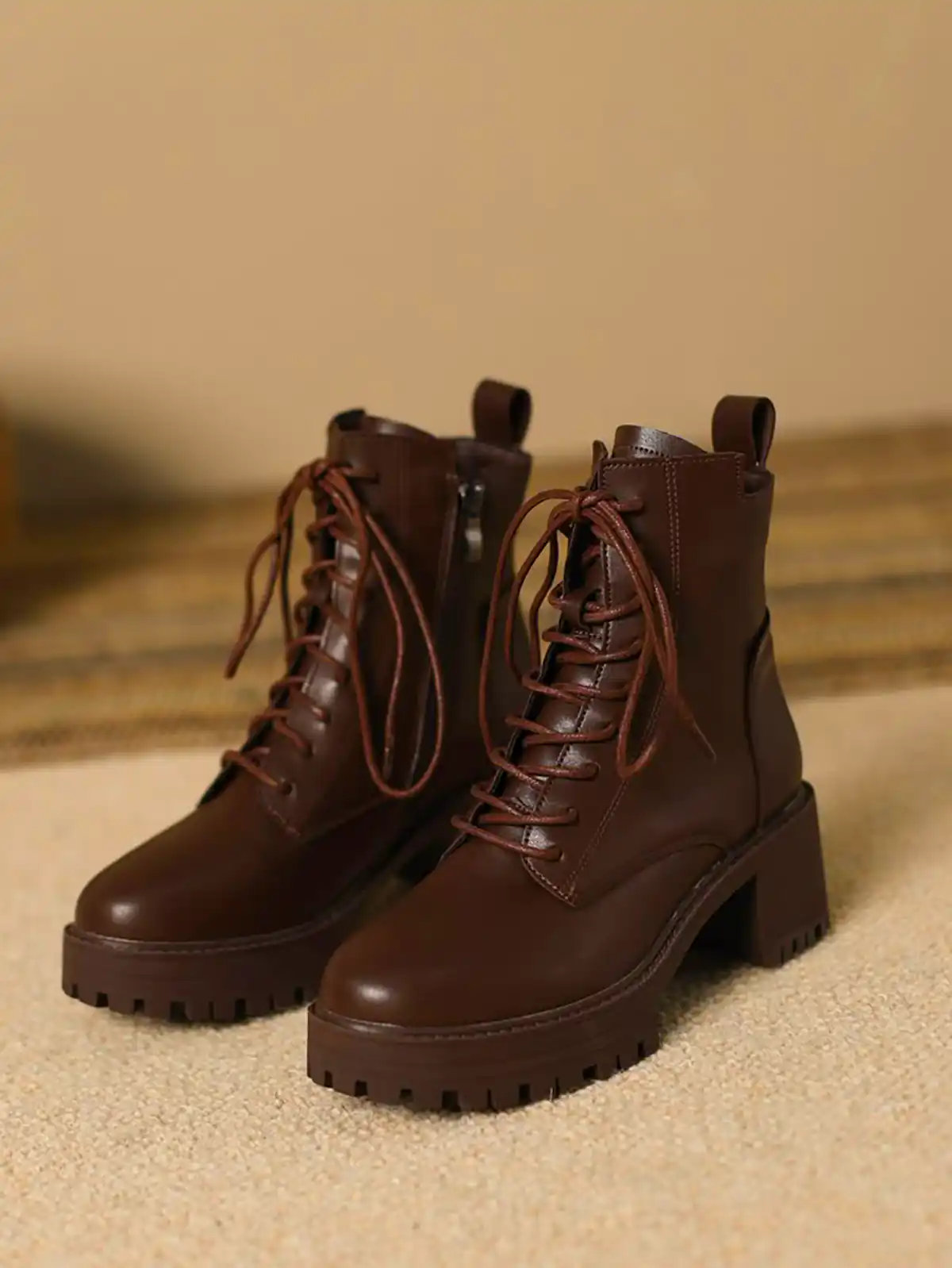 نیم بوت شیک پاییزه