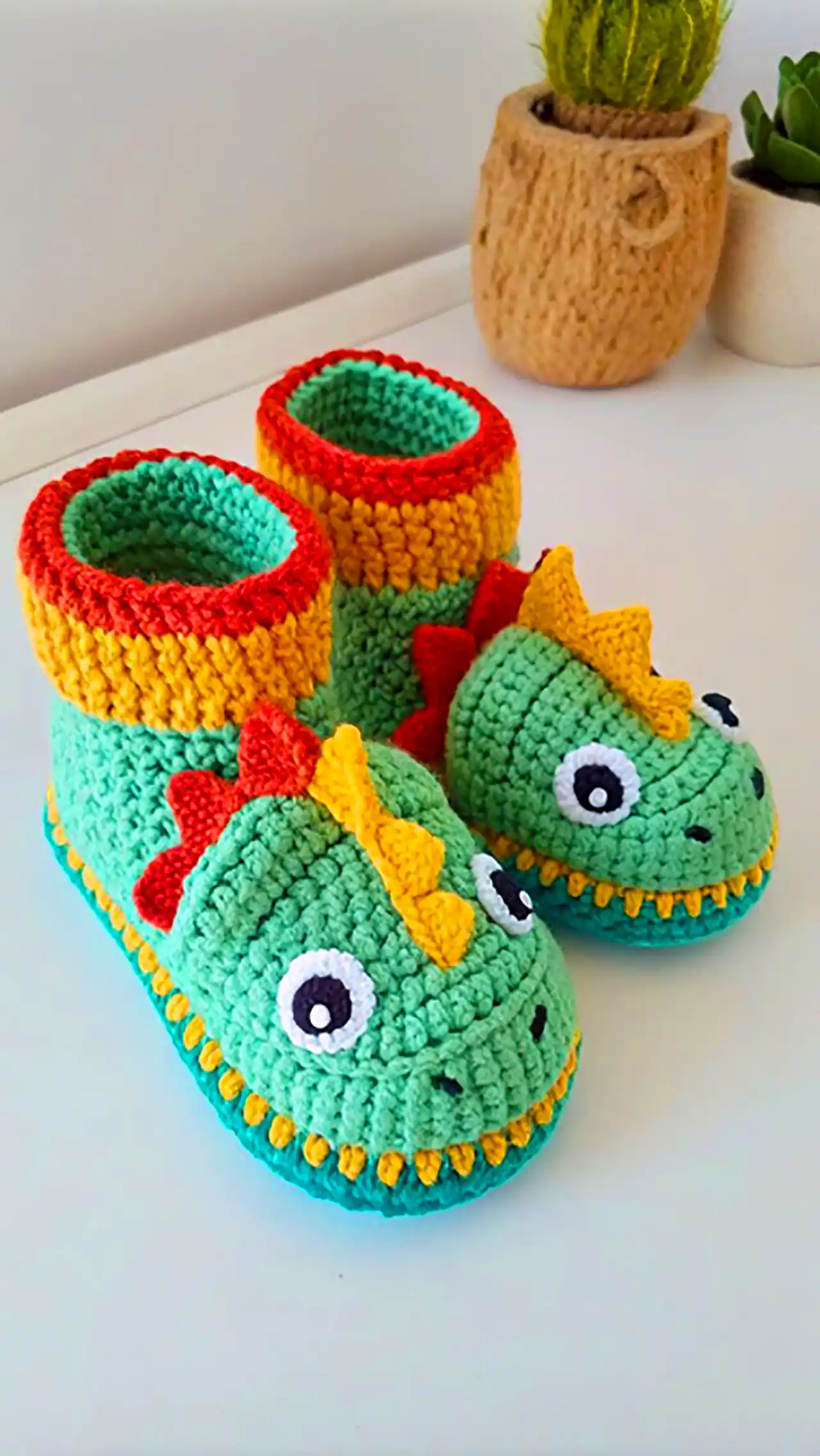 پاپوش دایناسوری کودکانه