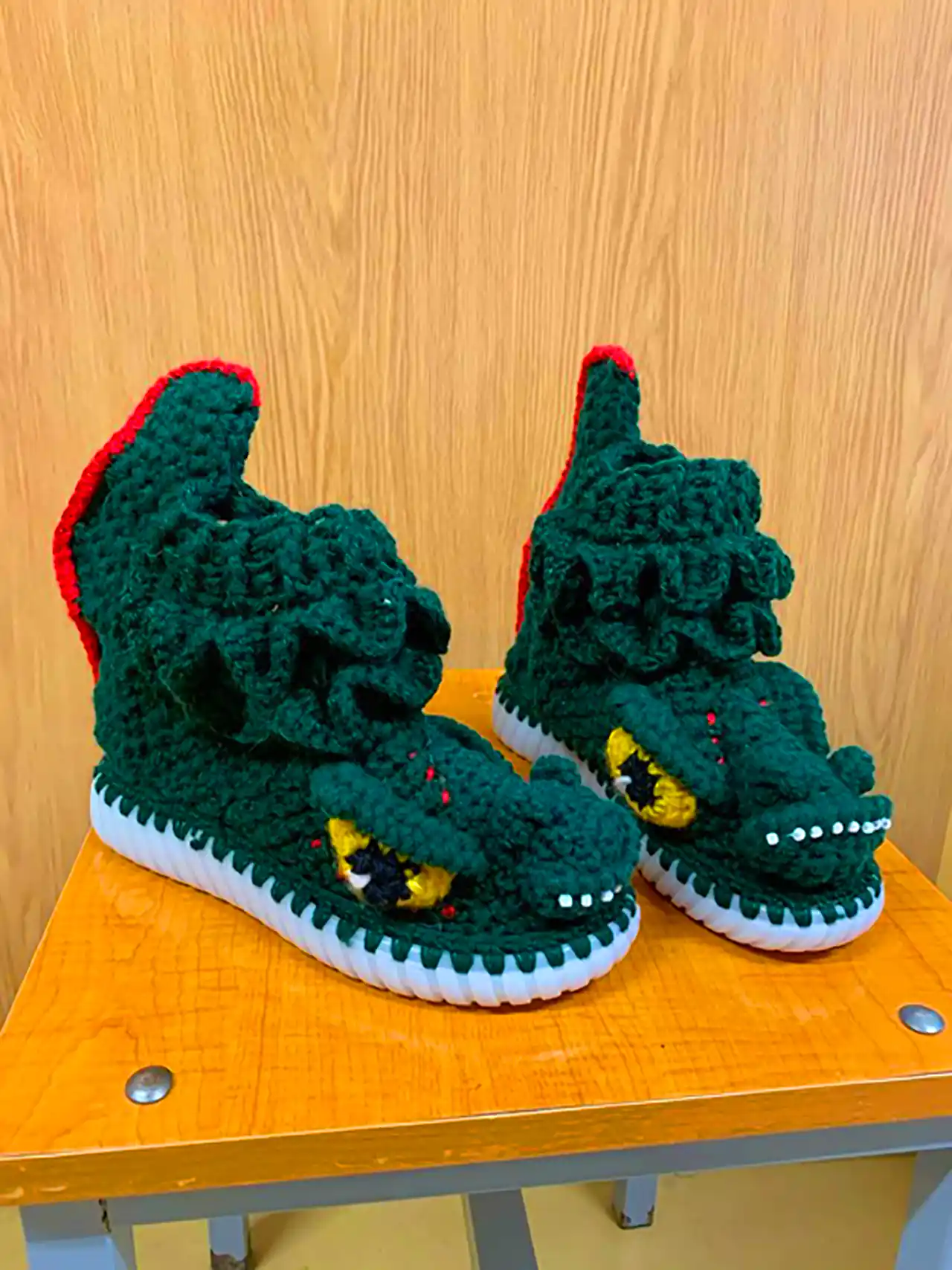 پاپوش دایناسوری کودکانه