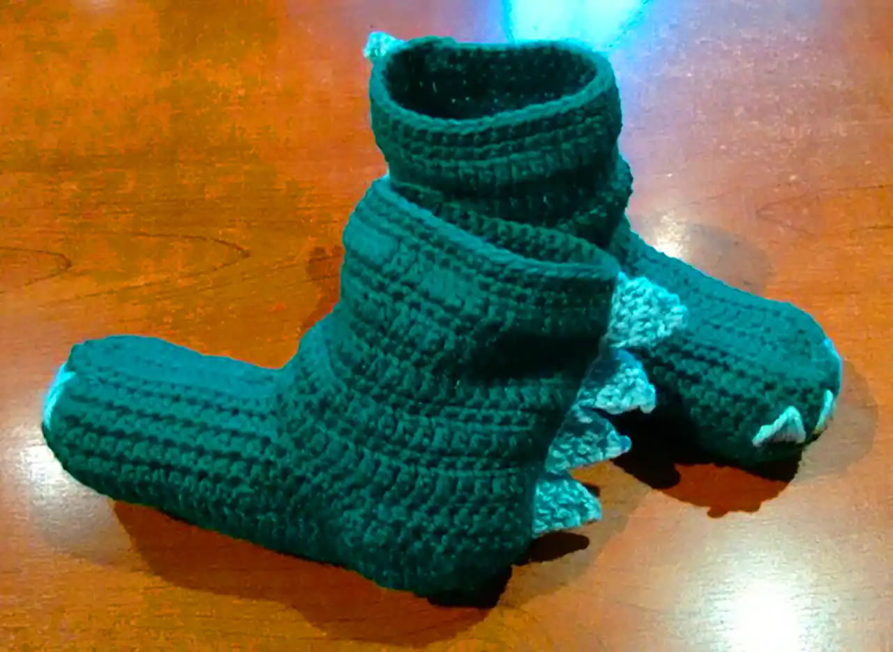 پاپوش دایناسوری کودکانه