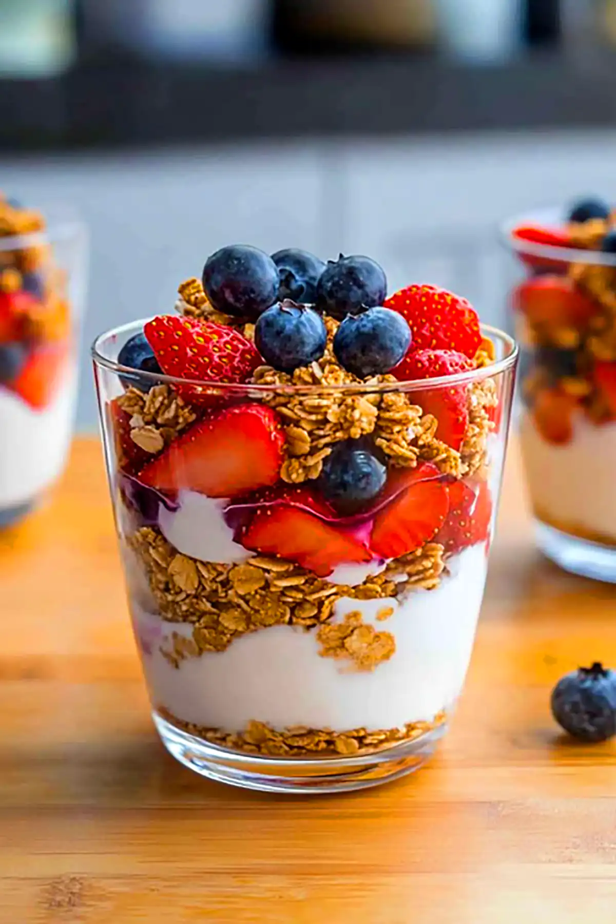 پارفه ماست و میوه فصل