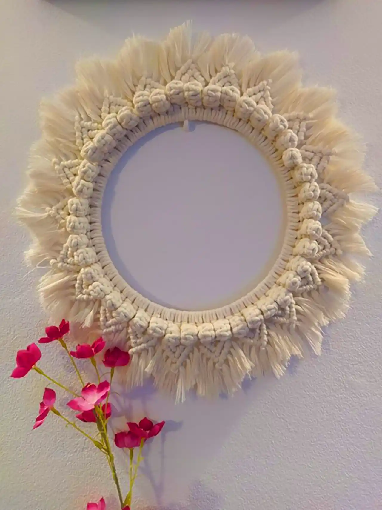 قاب دیوارکوب گرد مینیمال