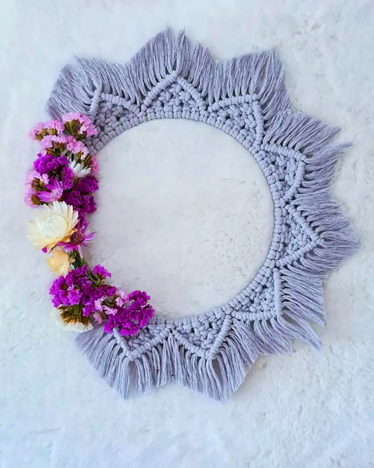 قاب دیوارکوب گرد مینیمال