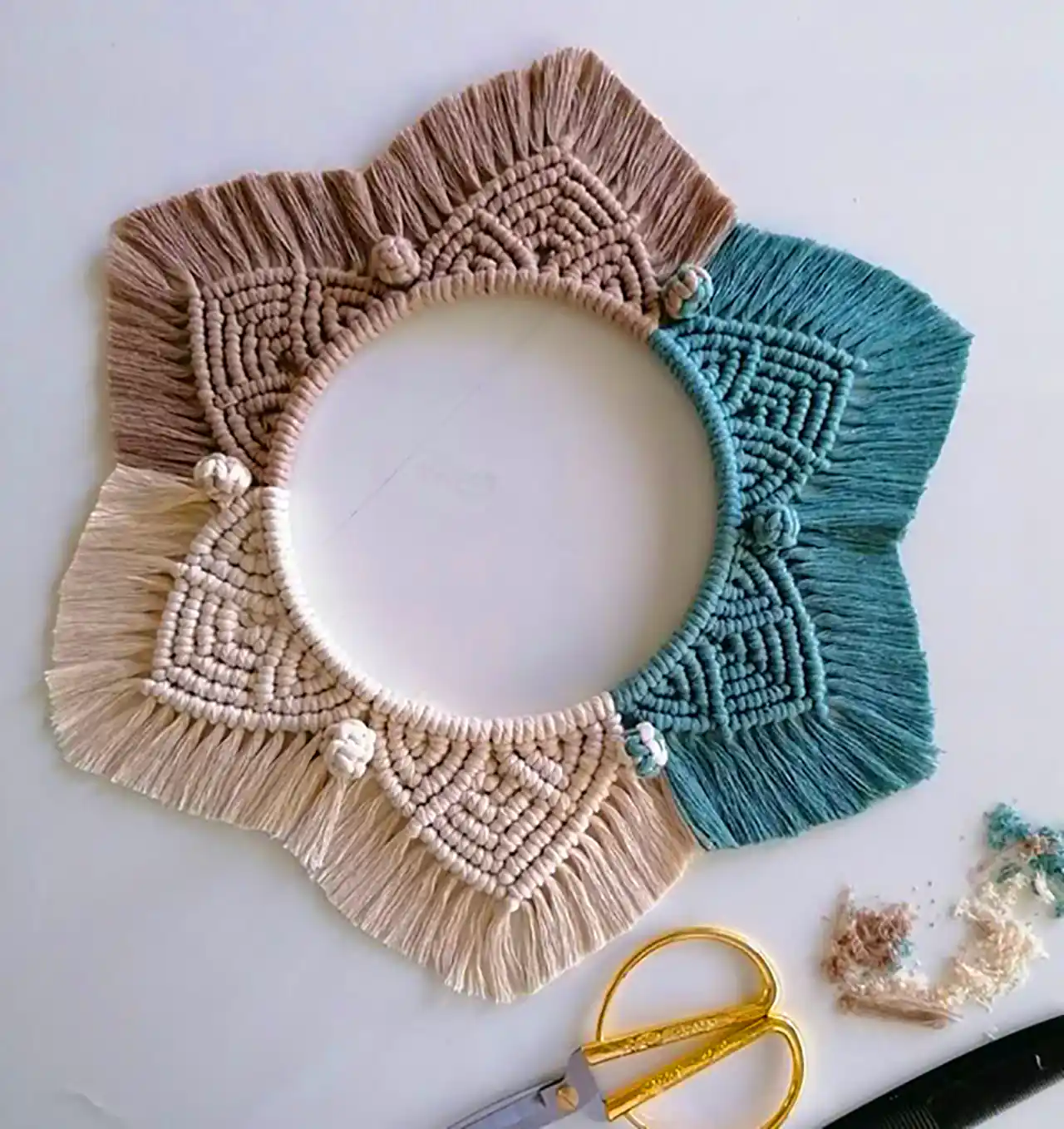 قاب دیوارکوب گرد مینیمال