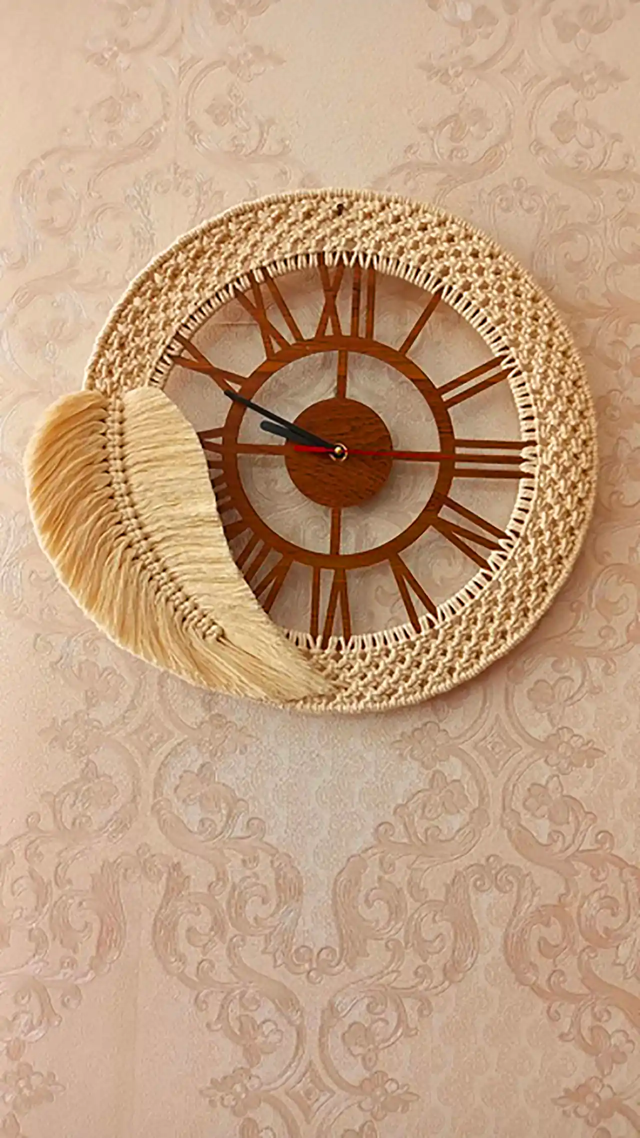 ساعت دیواری مکرومه