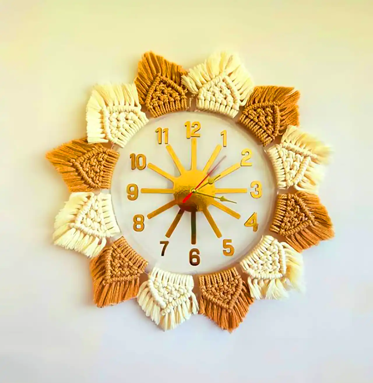 ساعت دیواری مکرومه