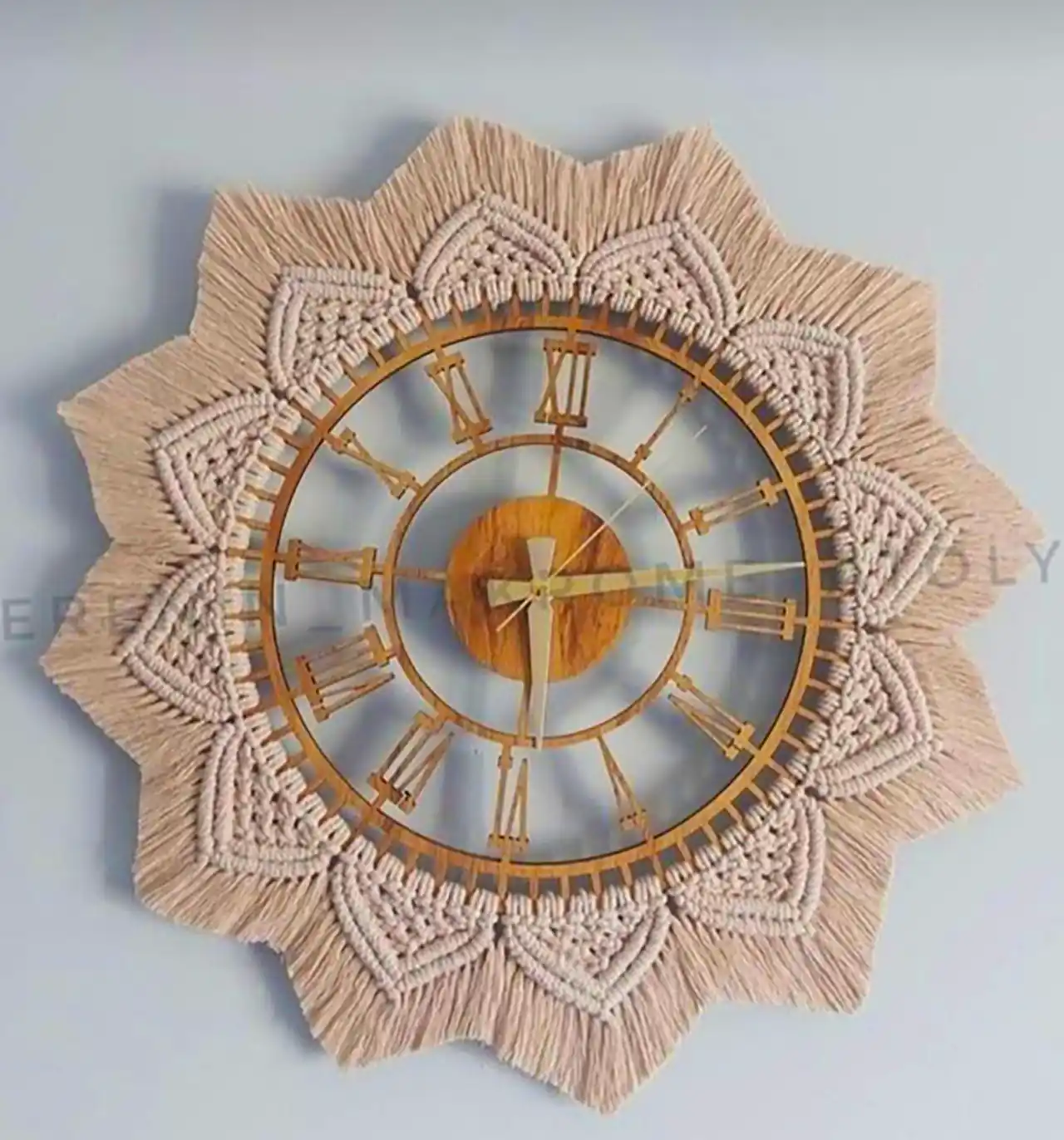 ساعت دیواری مکرومه