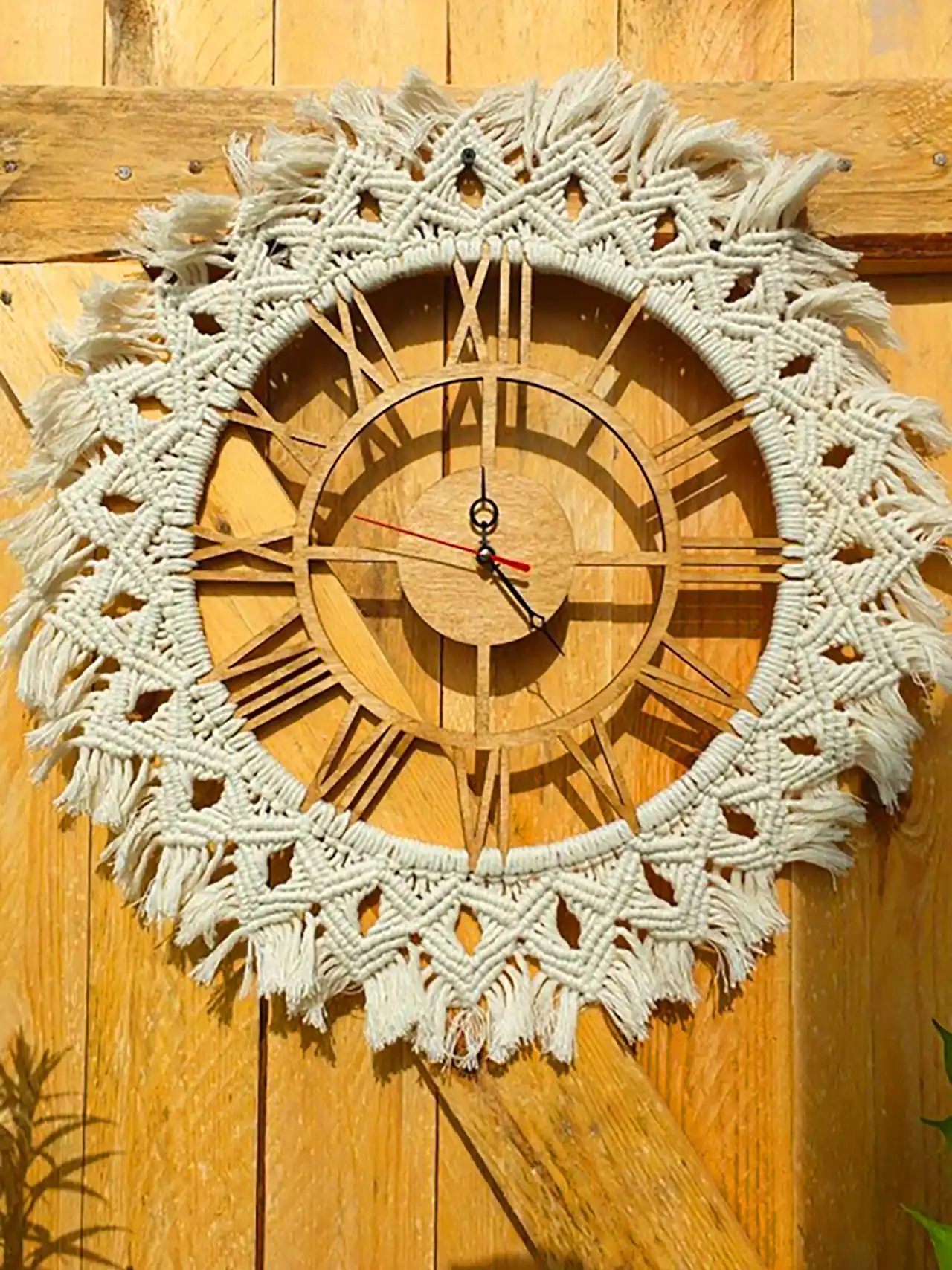 ساعت دیواری مکرومه