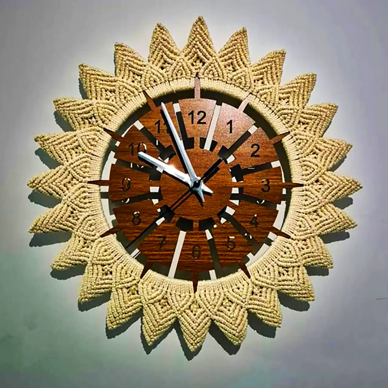 ساعت دیواری مکرومه