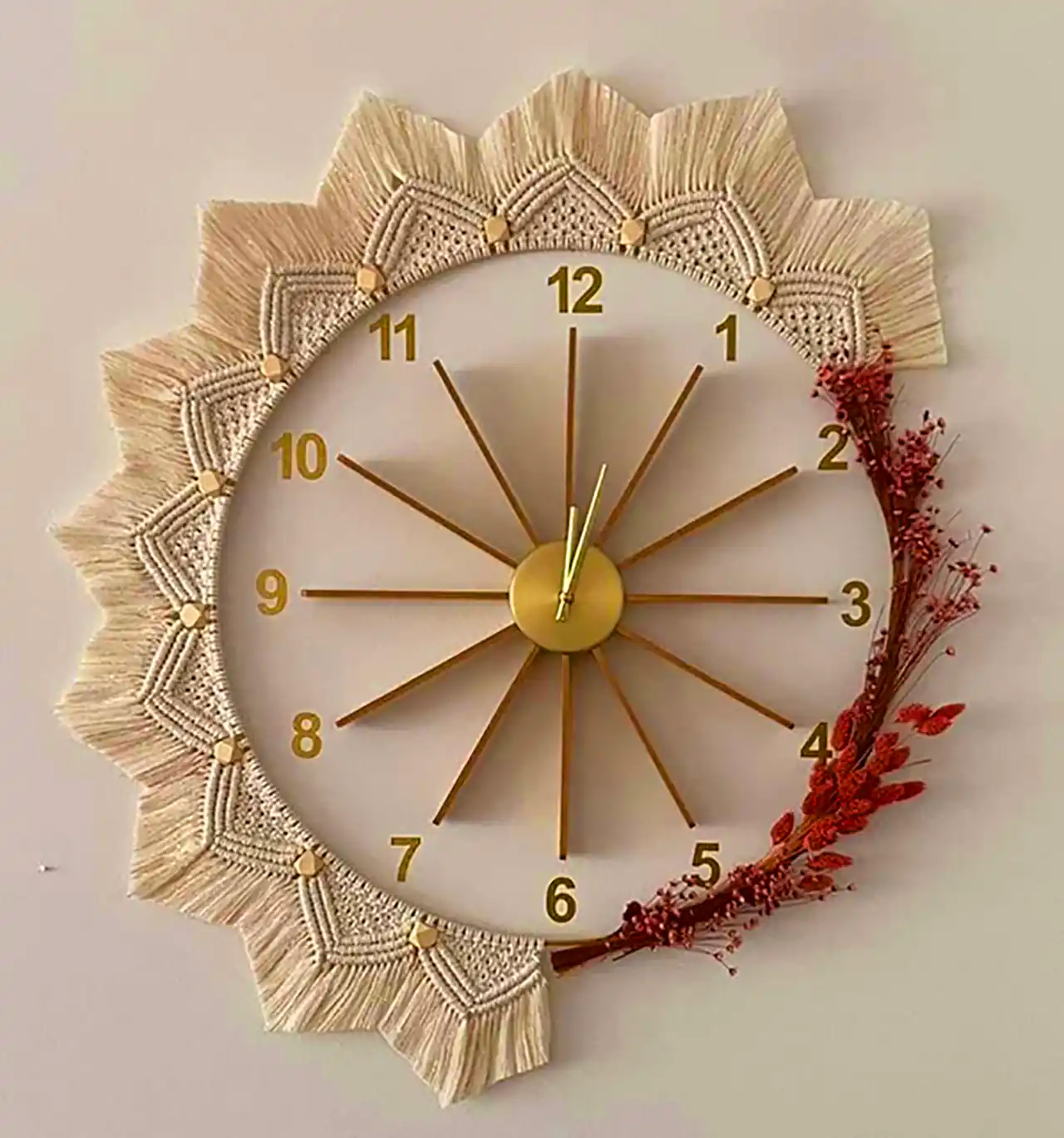 ساعت دیواری مکرومه