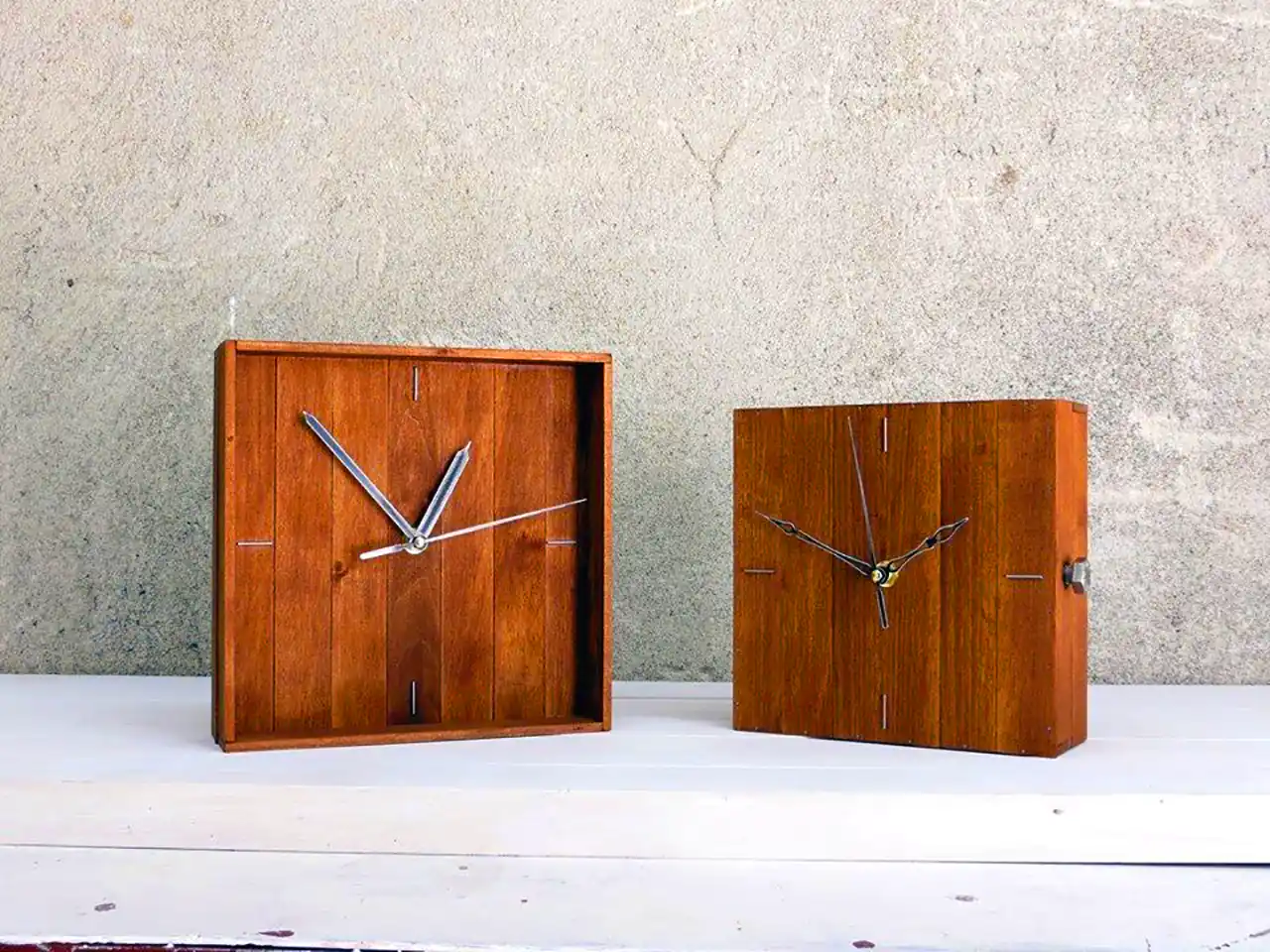 ساعت دستساز چوبی رومیزی