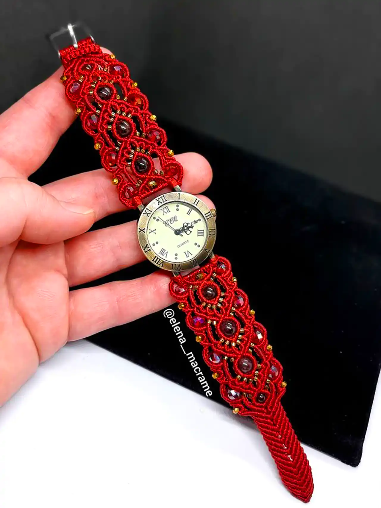 ساعت مچی با دسته بافتنی
