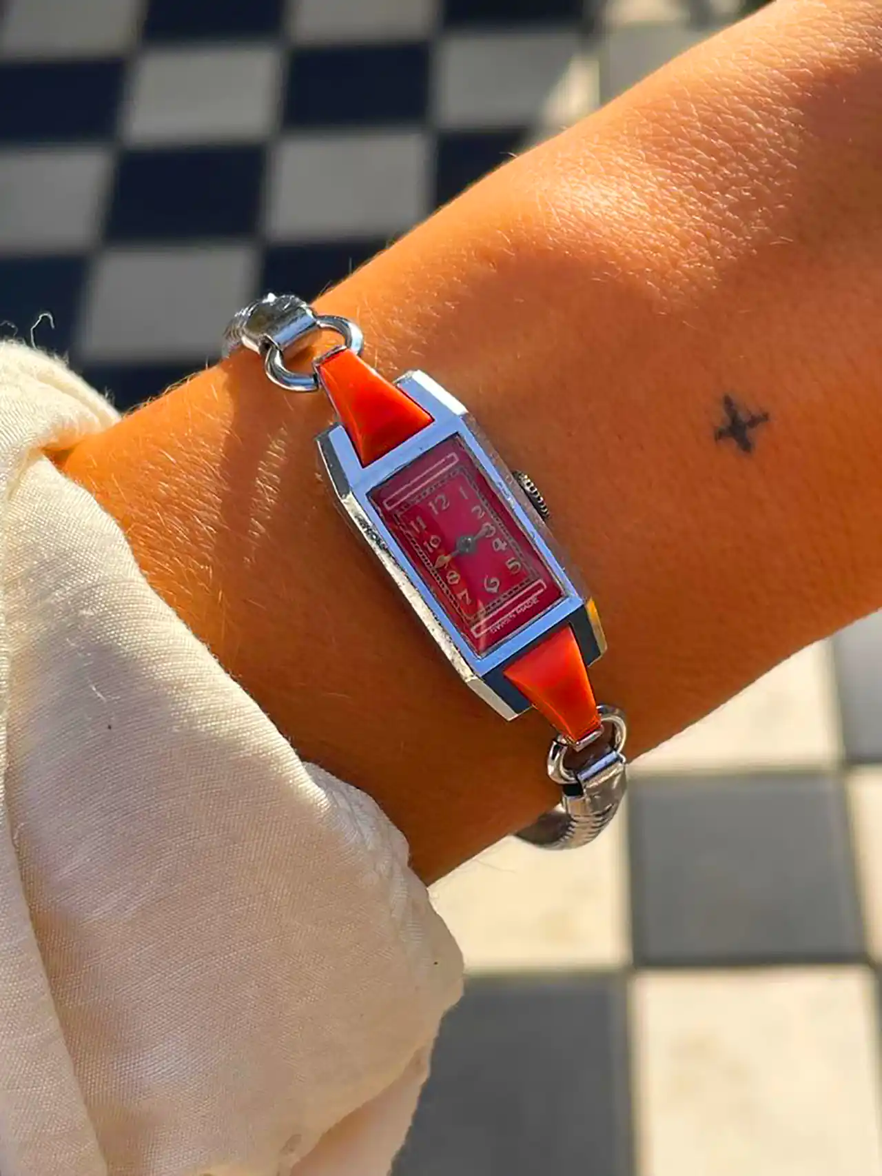 ساعت مآدینوشاپک دخترانه