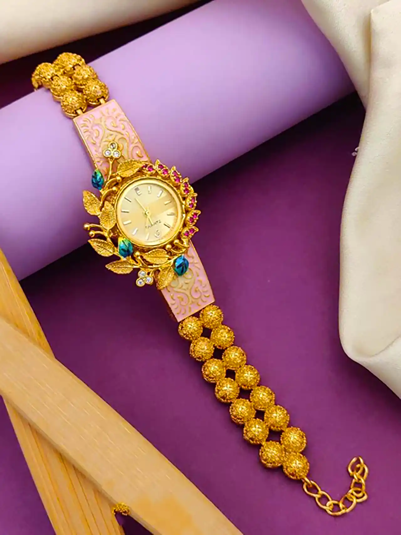 ساعت زنانه با طراحی خوشگل 