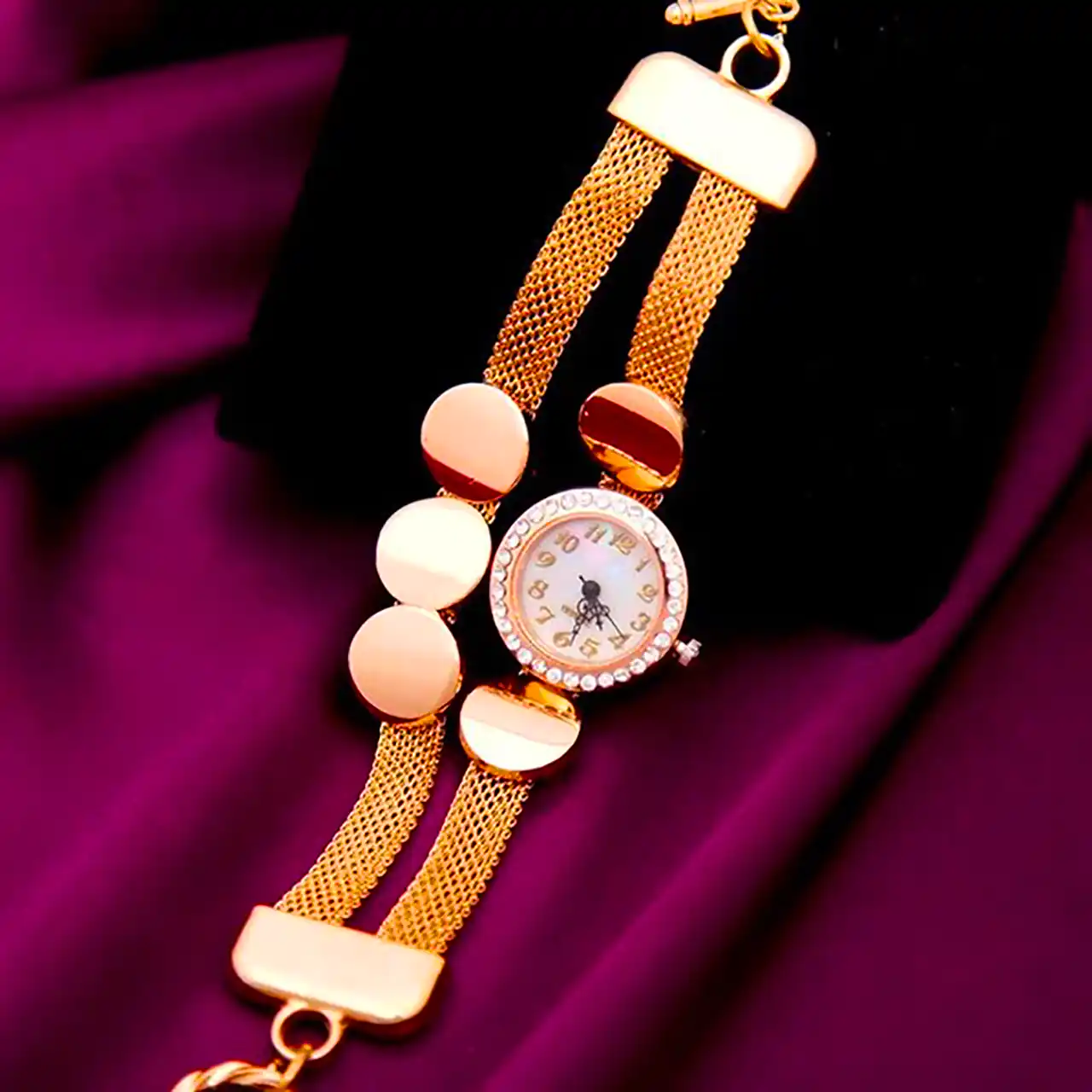 ساعت زنانه با طراحی خوشگل 