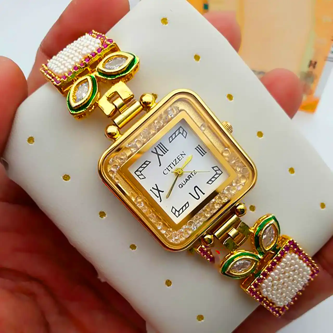 ساعت زنانه با طراحی خوشگل 