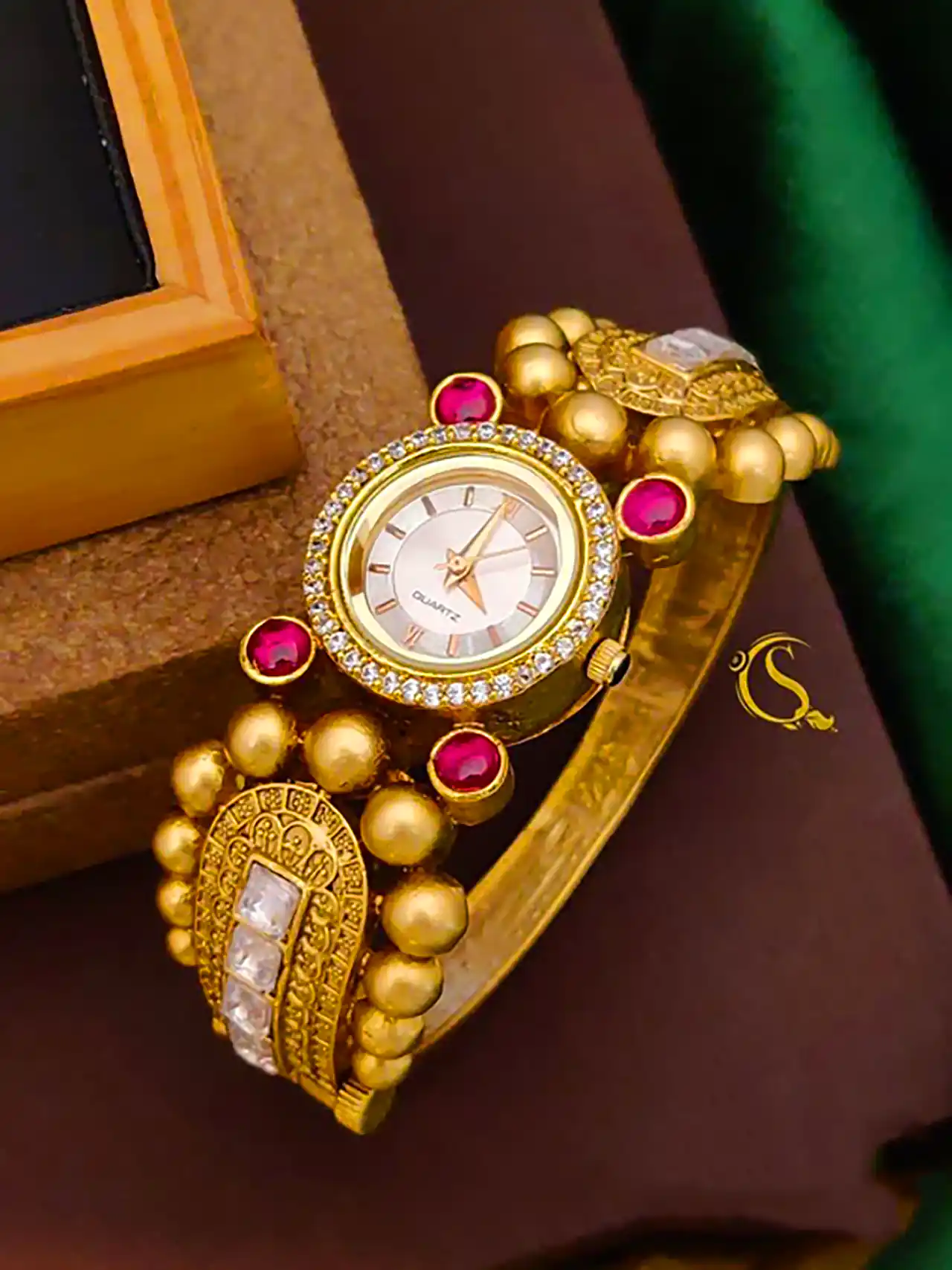 ساعت زنانه با طراحی خوشگل 