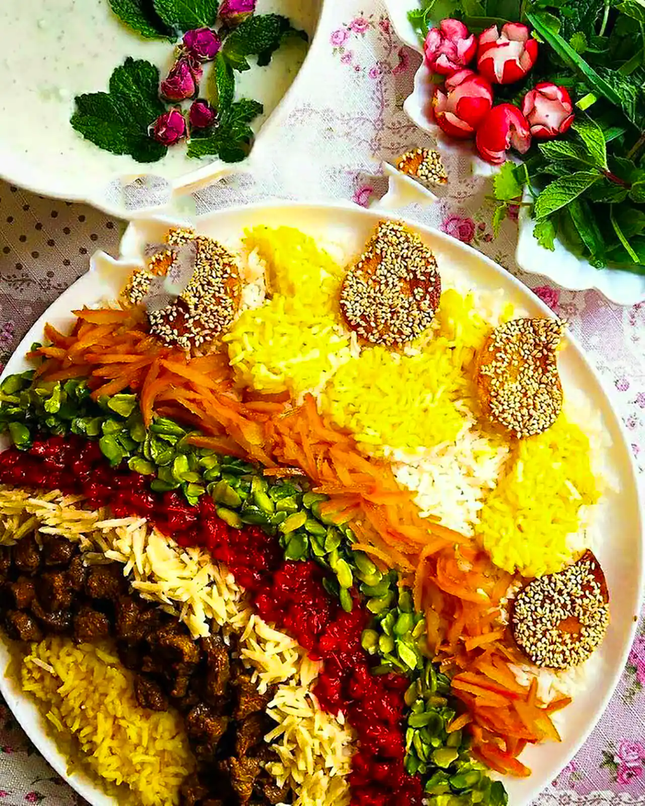 سرو غذا با تم ایرانی