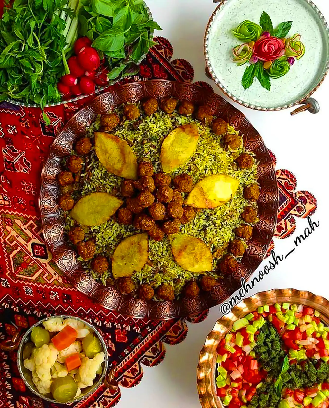 سرو غذا با تم ایرانی