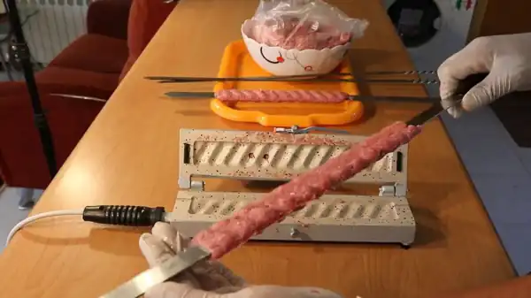 تعبیر خواب سیخ زدن کباب + برای زن متاهل و باردار و دختر مجرد و از دید مولف