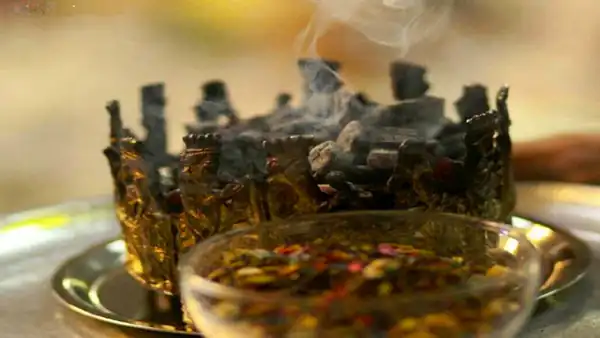 تعبیر خواب اسپند در آتش ریختن + برای زن متاهل و باردار و دختر مجرد و از دید مولف