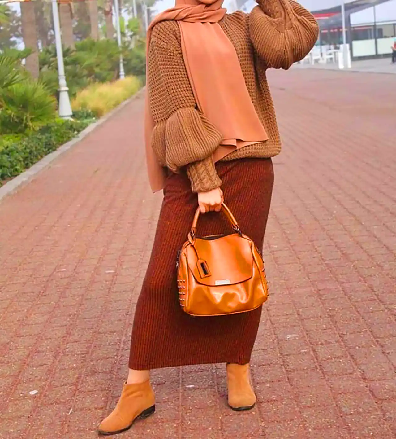 استایل شیک با دامن پشمی