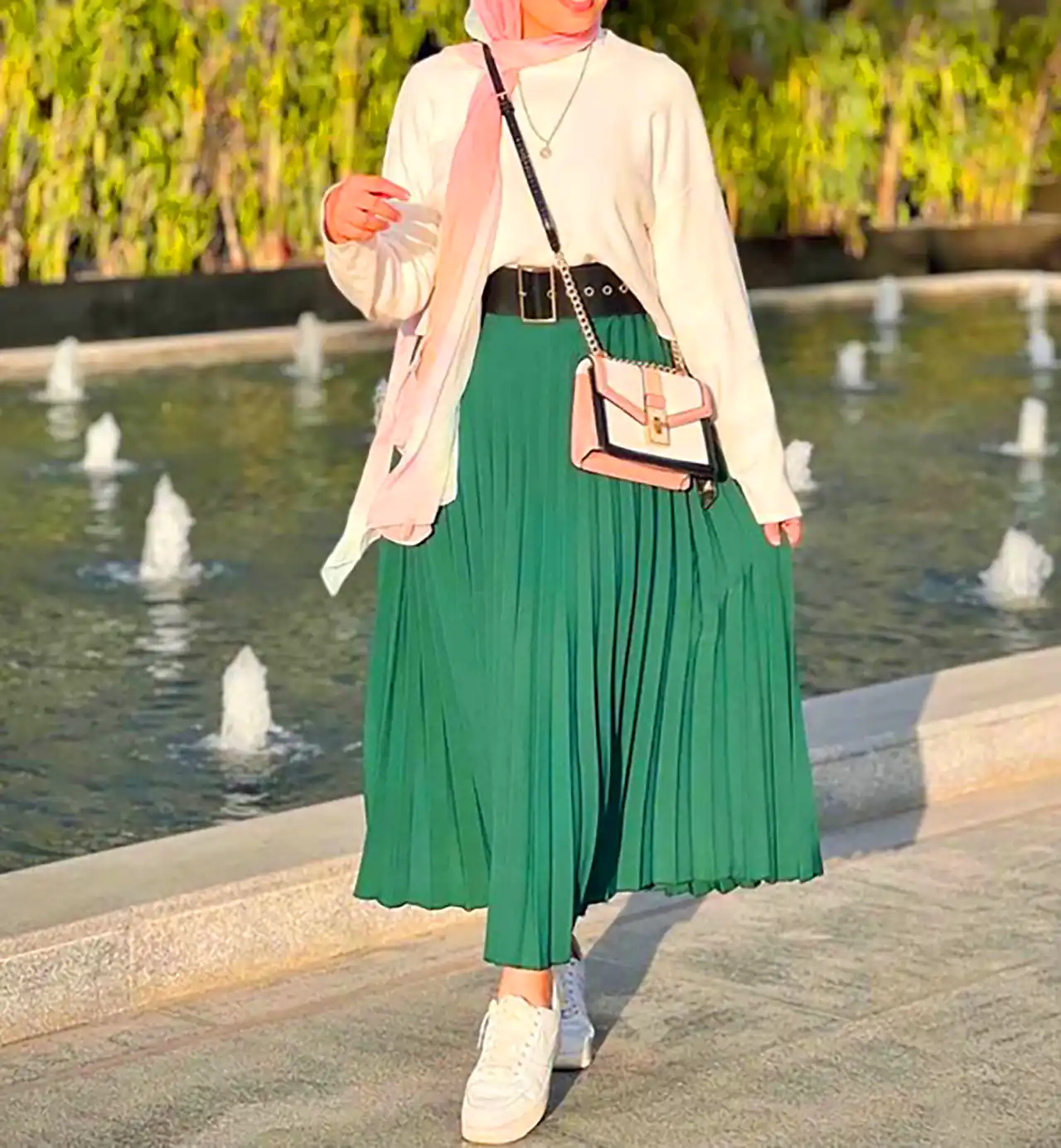 استایل شیک با دامن پشمی